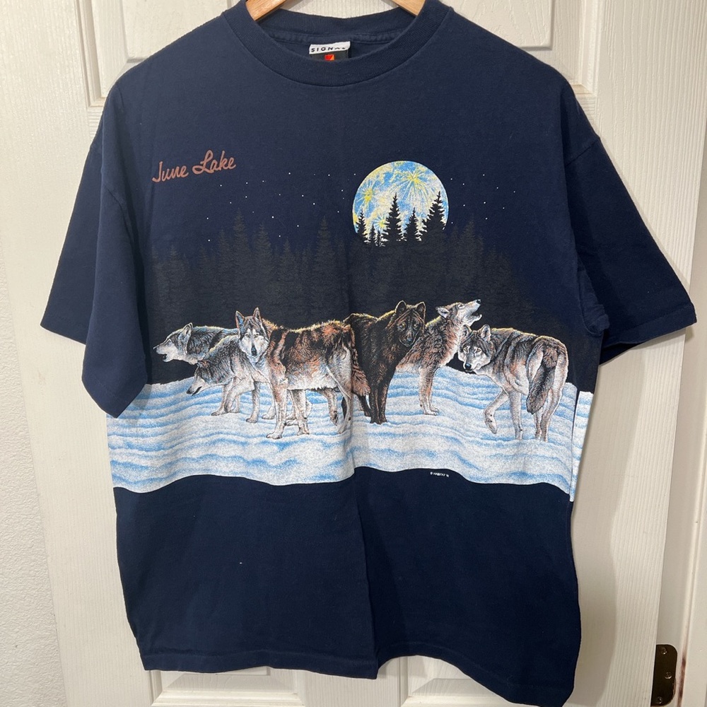 Vtg 1991 Habitat Wolf Pack Single Stitch Tee on the beautiful SIGNAL SPORTS tag